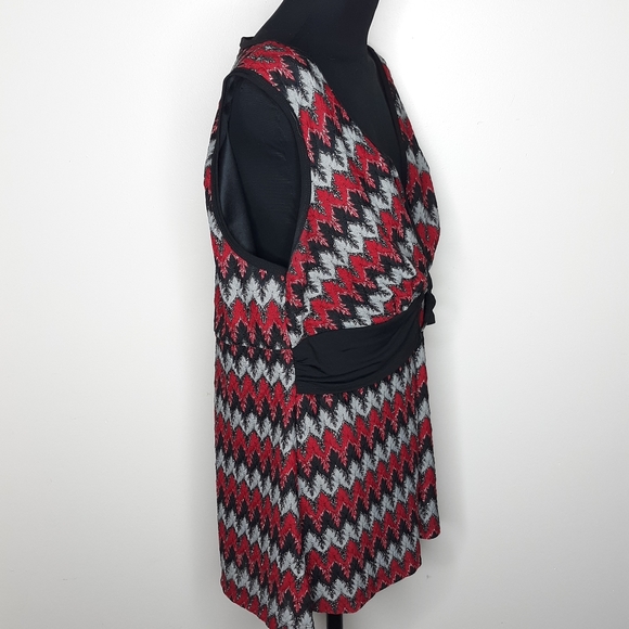 Torrid Metallic Chevron Pattern Top 2X Bla… - Picture 4 of 7